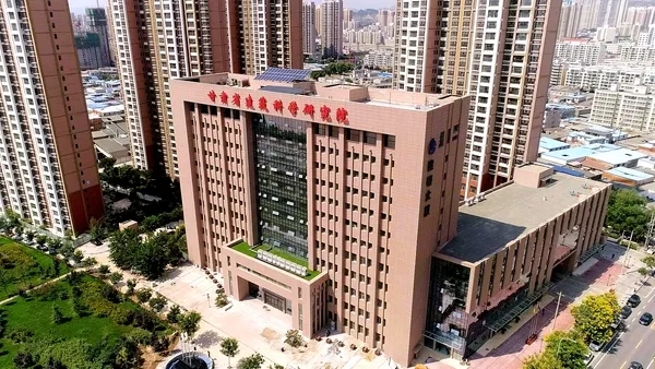 甘肅省建筑科學研究院（集團）有限公司，成立于1973年，是甘肅省領先從事建筑科學研究和科技研發的綜合性咨詢與技術服務機構，是國家高新技術企業、全國用戶滿意標桿企業、甘肅省科技創新型企業。